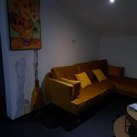 Apartman Apartman *m*