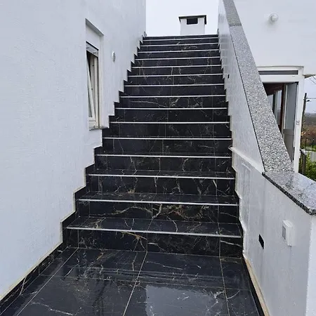 Apartman Apartman *m* *