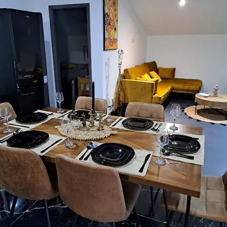 Apartman *m* *