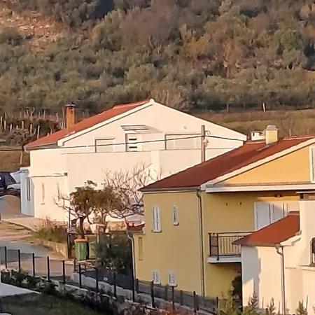 Apartman Apartman *m*