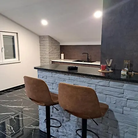 Apartman Apartman *m* *