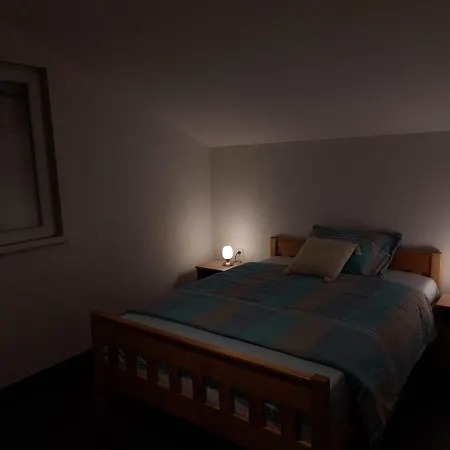 Apartman *m* Apartman *