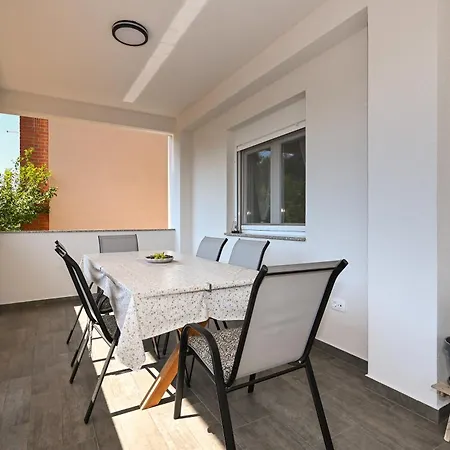 M Apartman *