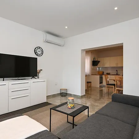 Apartman M *