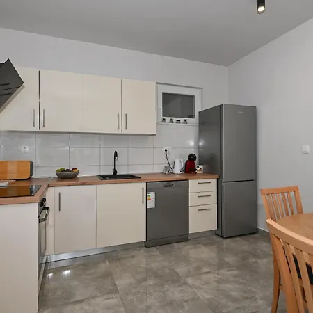 Apartman M *